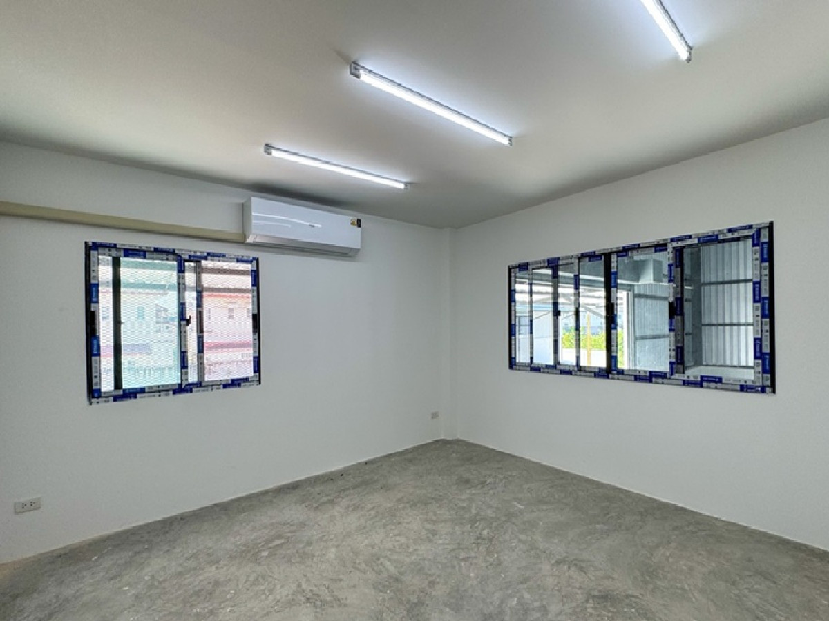 ให้เช่าโกดังบางนา แบริ่ง ลาซาล : For Rent ให้เช่าโกดัง พร้อมสำนักงาน พื้นที่ 520 ตารางเมตร ซอยลาดกระบัง 14/1 โกดังสร้างใหม่ / เหมาะเก็บสินค้า หรือ ศูนย์กระจายสินค้า หรือ ธุรกิจ Online / รถเทรลเลอร์เข้าได้ จอดลงของได้