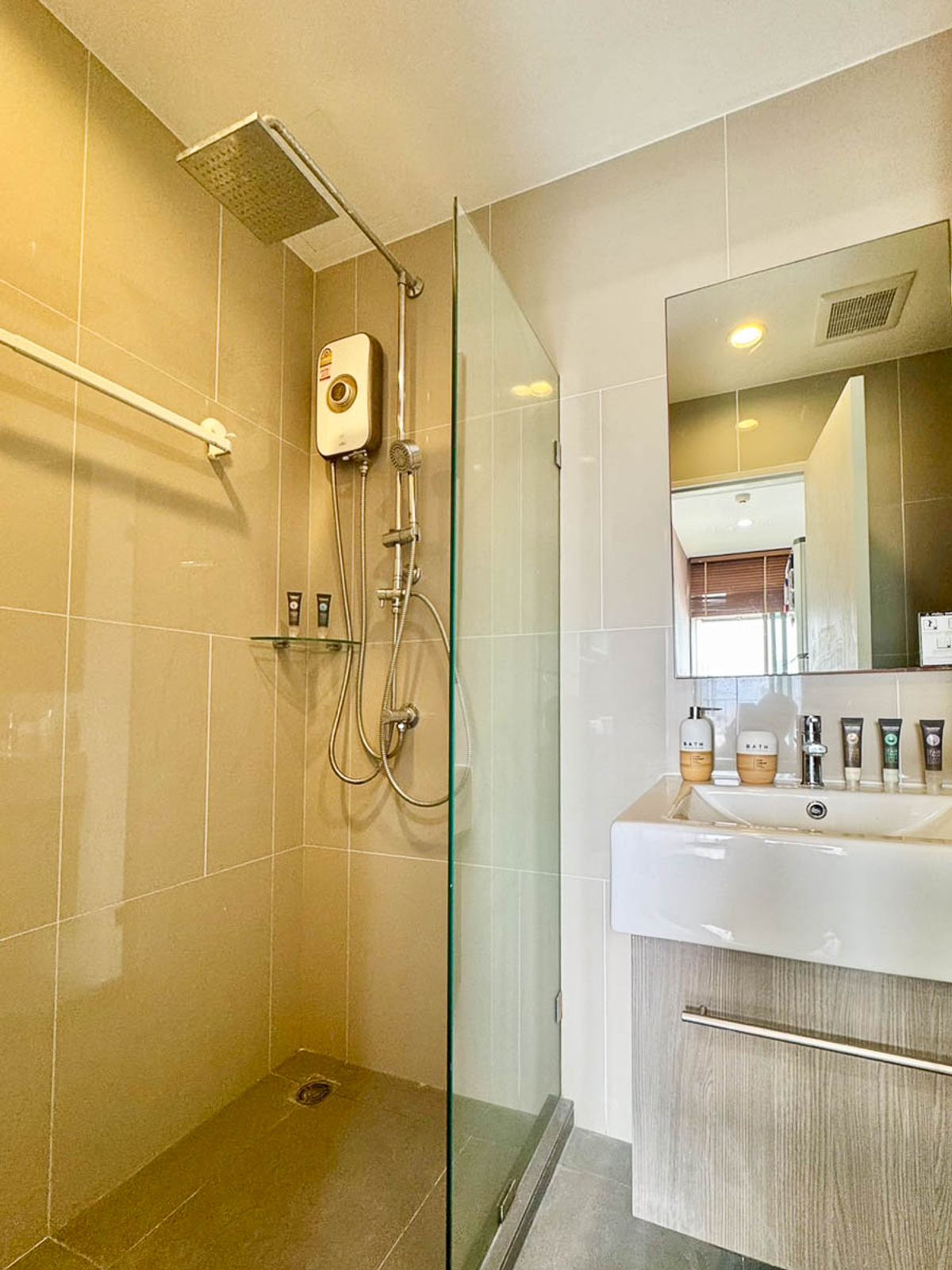 ขายคอนโดบางซื่อ วงศ์สว่าง เตาปูน : ขาย คอนโด Ideo Mobi Bangsue Grand Interchange แบบ 1 ห้องนอน 27 ตรม ราคาถูกมาก เฟอร์นิเจอร์ เครื่องใช้ไฟฟ้าครบ ใกล้ MRT เตาปูน บางซื่อ บางโพ ประชาชื่น หมอชิต จตุจักร : SL25S-017