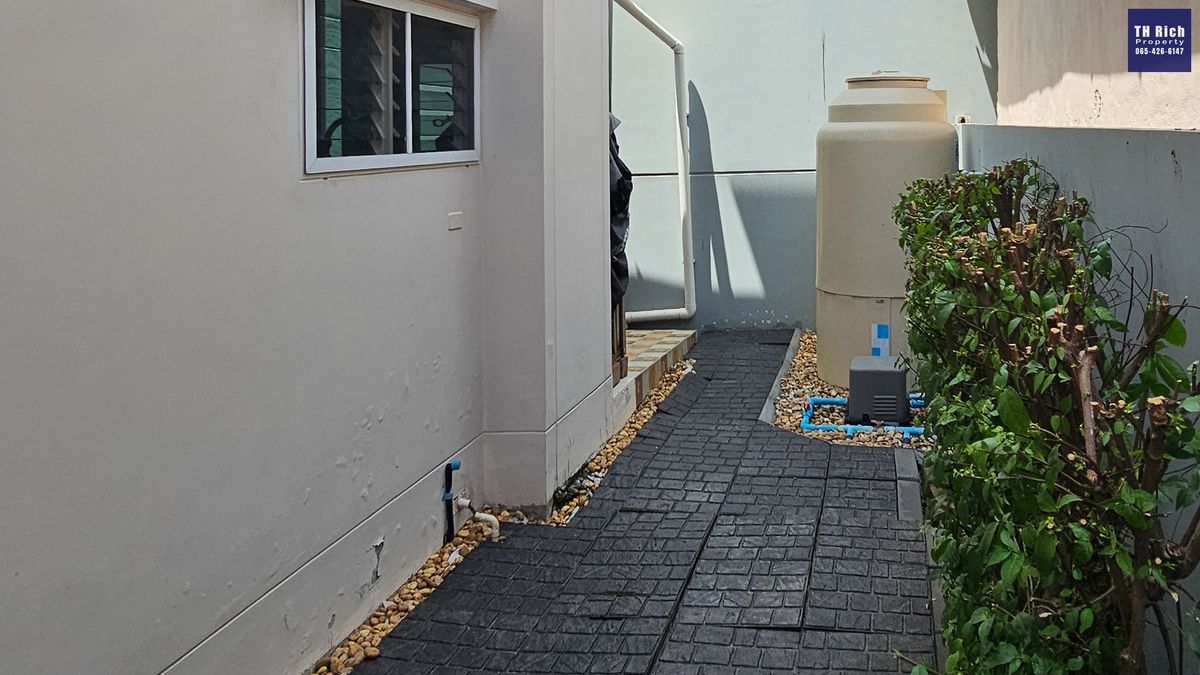 For SaleHouseBangna, Bearing, Lasalle : House for sale in Chaiyapruek Bangna, Km. 7, near Mega Bangna, 3 bedrooms, 3 water, 58 sq.w., complete with good location. Convenient to travel. Price 6.89 Delete.