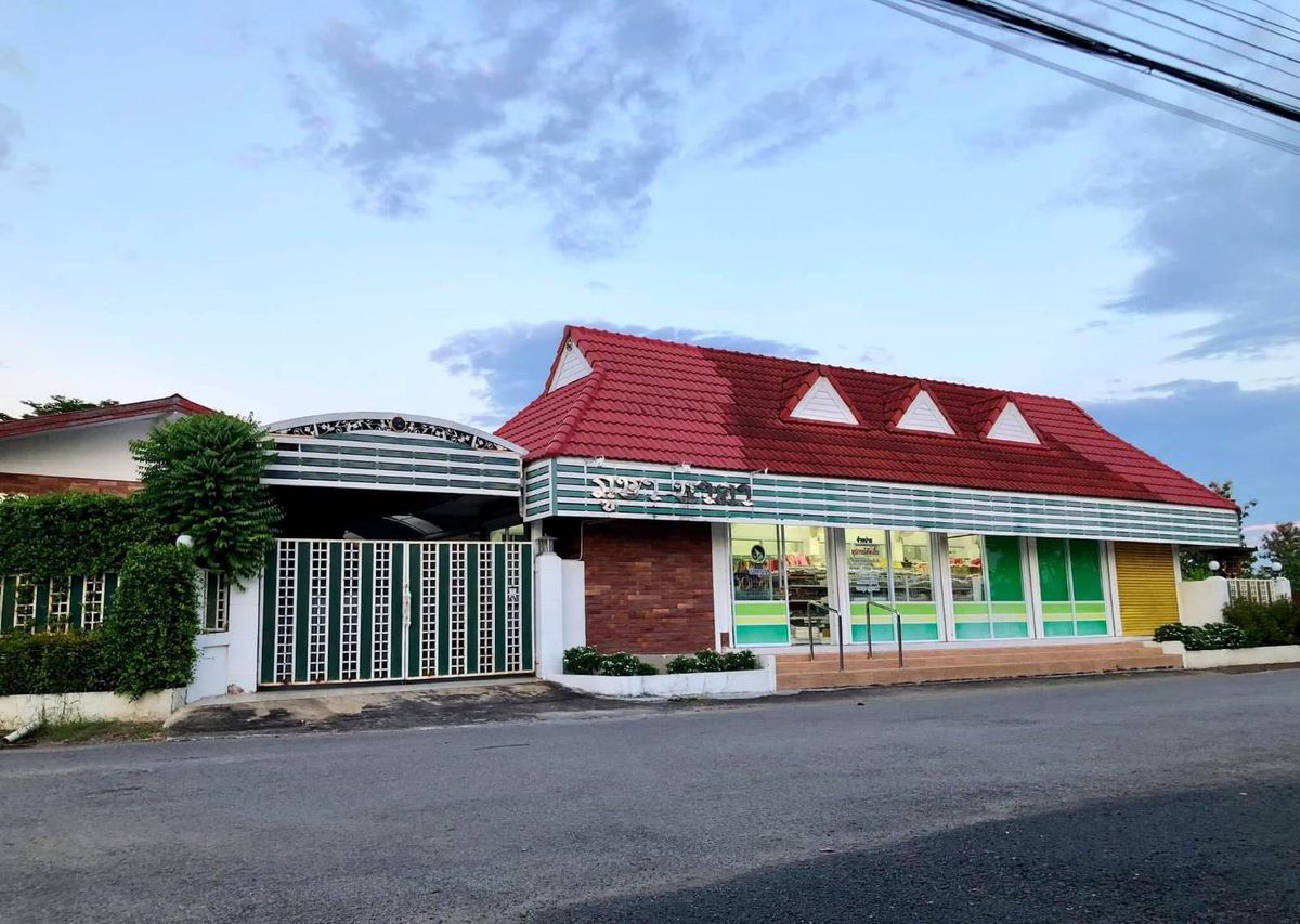 ขายบ้านลำพูน : ขายด่วน! บ้านพร้อมกิจการ ทำเลทอง แหล่งผลิตเสื้อผ้าทุกชนิด ขายปลีก-ส่ง บ้านต้นผึ้ง ต.แม่แรง อ.ป่าซาง จ.ลำพูน