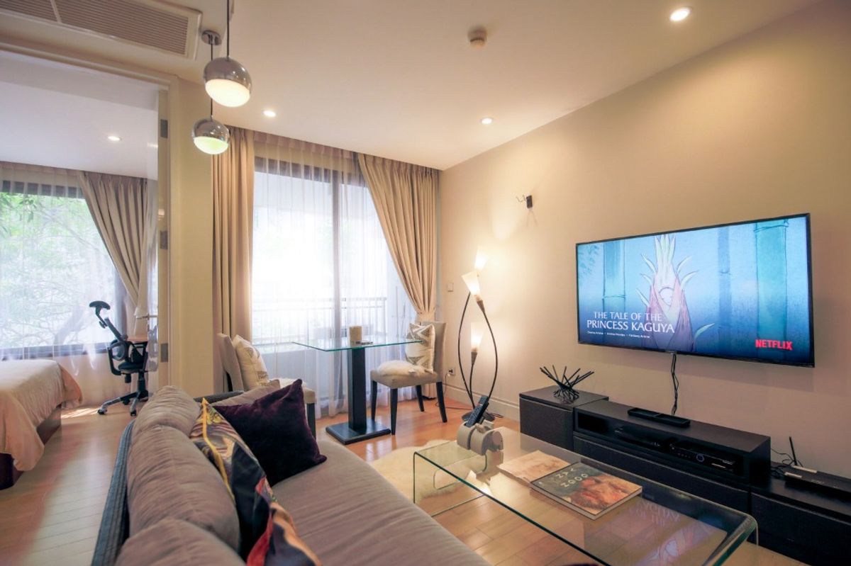 ให้เช่าคอนโดสาทร นราธิวาส : 🏢 Newly Renovated Condo for Rent ✨ 📍 Only 500m from BTS Chong Nonsi