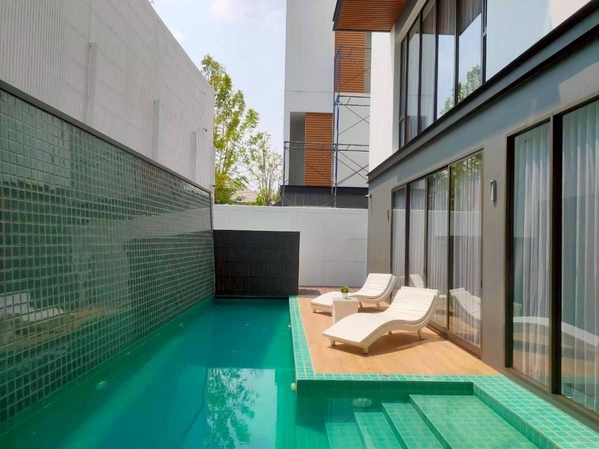 HouseKaset Nawamin,Ladplakao : • 𝐑𝐞𝐧𝐭/𝐒𝐚𝐥𝐞 • 𝐓𝐡𝐞 𝐏𝐫𝐢𝐦𝐚𝐫𝐲 𝐕 • 𝟒 𝐁𝐞𝐝 𝟕 𝐁𝐚𝐭𝐡 • 𝟕𝟔 𝐒𝐪.𝐖. • 𝐅𝐮𝐥𝐥𝐲-𝐅𝐮𝐫𝐧𝐢𝐬𝐡𝐞𝐝 + 𝐒𝐰𝐢𝐦𝐦𝐢𝐦𝐠 𝐏𝐨𝐨𝐥 •    𝐋𝐢𝐧𝐞 𝐈𝐃 : 𝐕𝐚𝐬𝐬𝐢𝐥𝐲