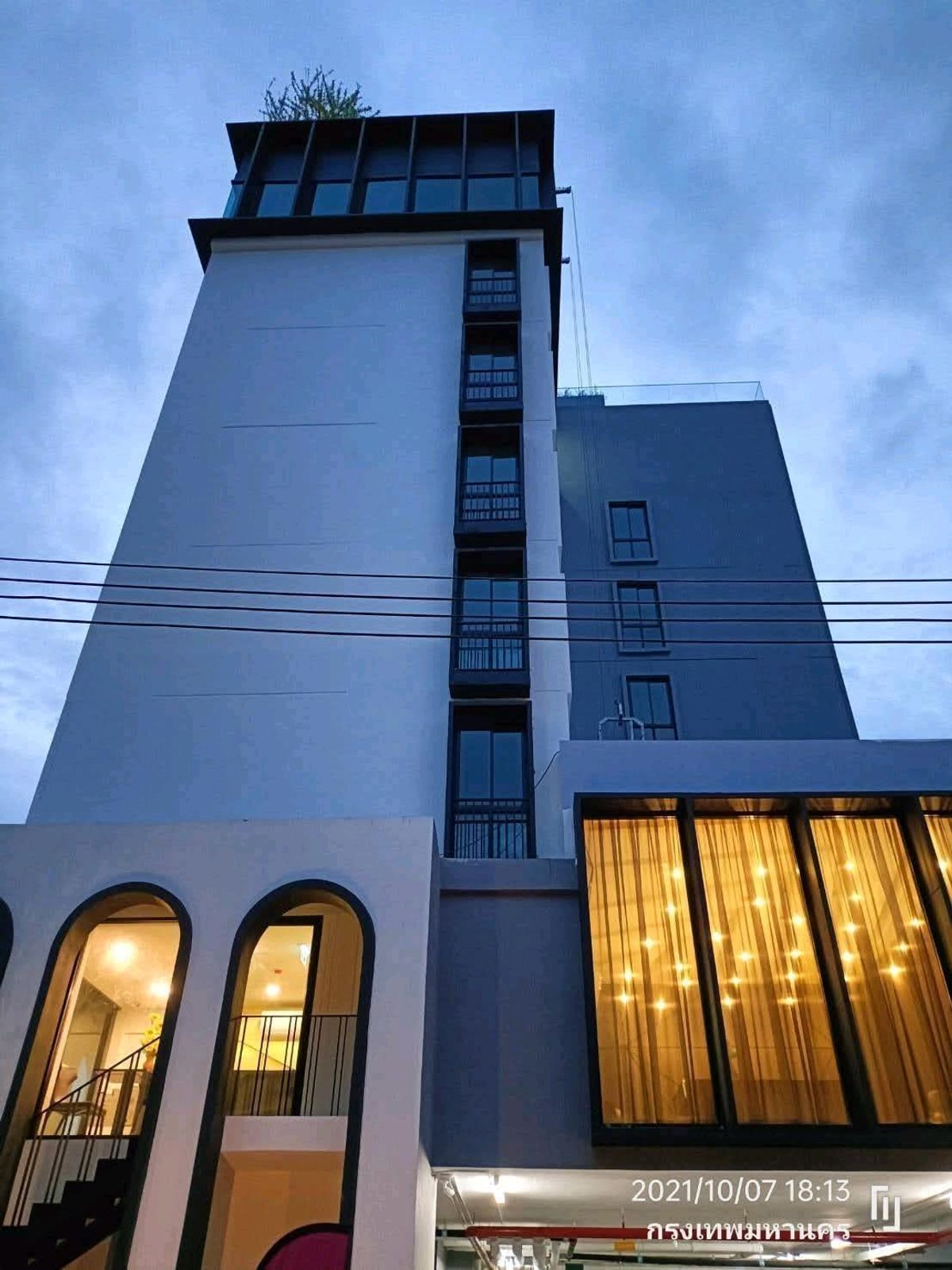For RentCondoRatchadapisek, Huaikwang, Suttisan : 🚆 Near MRT Lat Phrao / Yellow Line Electric Line 🚌 There is a shuttle bus from the condo to the train.