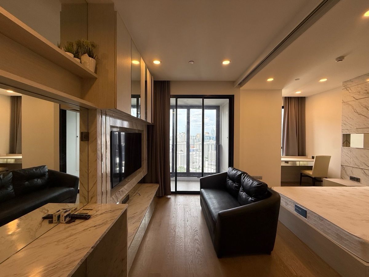 ให้เช่าคอนโดสยาม จุฬา สามย่าน : 📍For Rent!! Ashton Chula - Silom
💥Best Deal in This Room Size!! Only 25,000฿ / month 💥(This is the lowest price for this layout!)🛋 1 bedroom | 34 sq.m. | Great Floor & View📞 Contact: Aomam (Agent) Tel / Line ID: 095-587-1692 WhatsApp: +66 95 587 1692