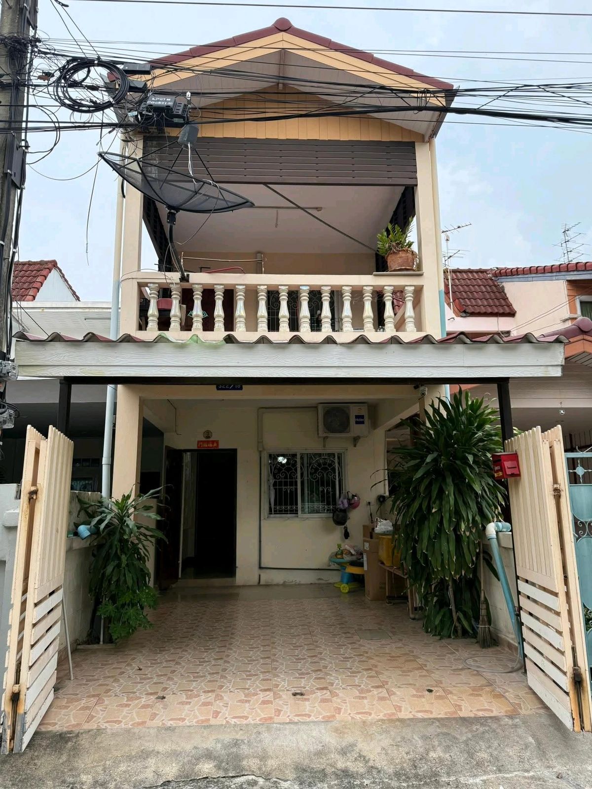 ให้เช่าทาวน์โฮมลาดพร้าว101 แฮปปี้แลนด์ : 🏠 ให้เช่าบ้าน 2 ชั้น – ซอยลาดพร้าว 87 แยก 10📍 ทำเลสะดวก เข้าออกได้หลายทาง