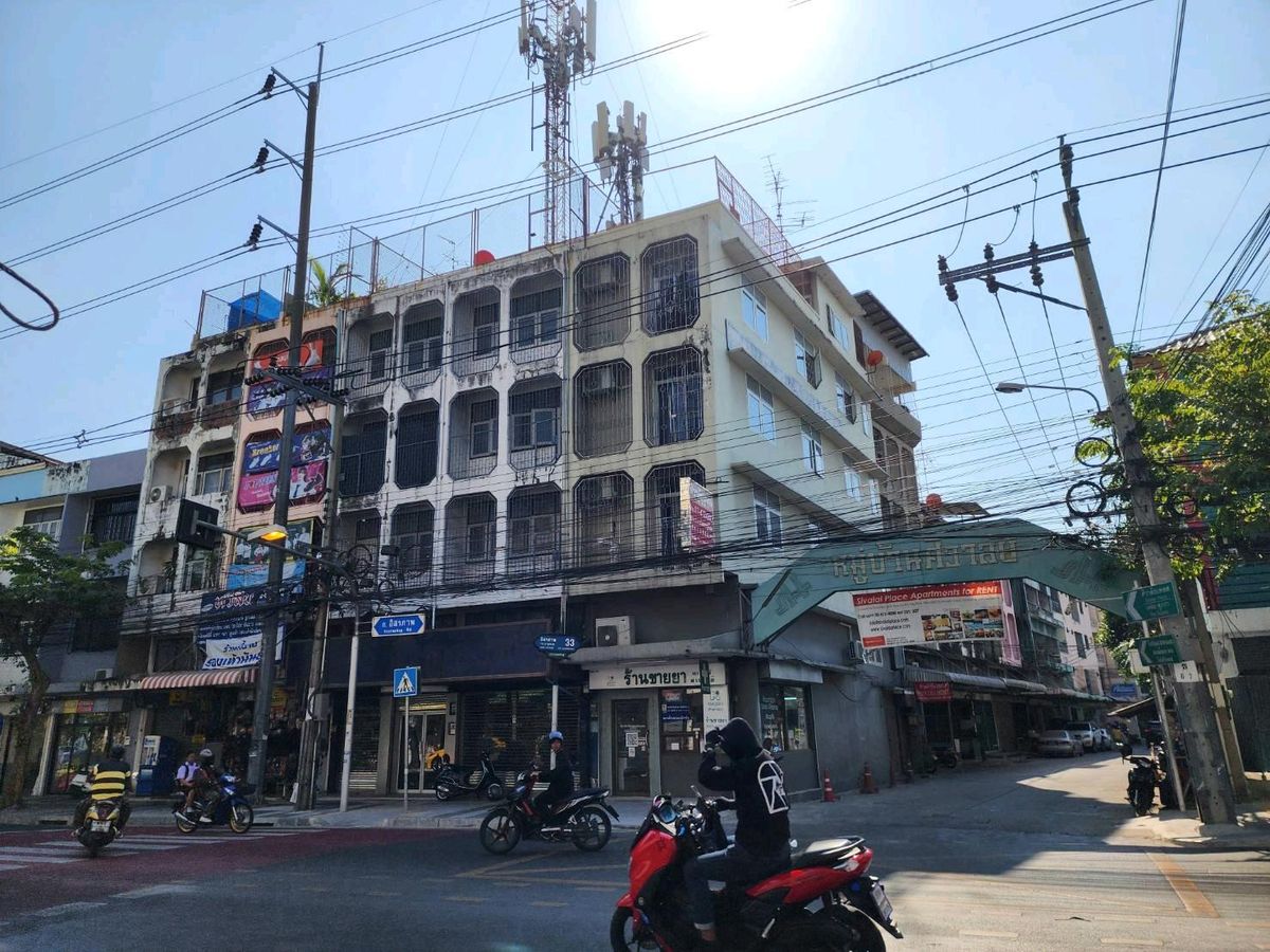 ขายอาคารพาณิชย์ปิ่นเกล้า จรัญสนิทวงศ์ : ขาย ตึกแถว ริมถนนอิสรภาพ ซ. 33
อาคารพาณิชย์ 5 ชั้น หลังมุม ริม ถนน อิสรภาพ ปากซอย 33 
ขนาดพื้นที่ดิน 13.4 ตารางวา
พื้นที่ใช้สอย 270 ตร.ม
เพียง 900 เมตรจาก MRT อิสรภาพ