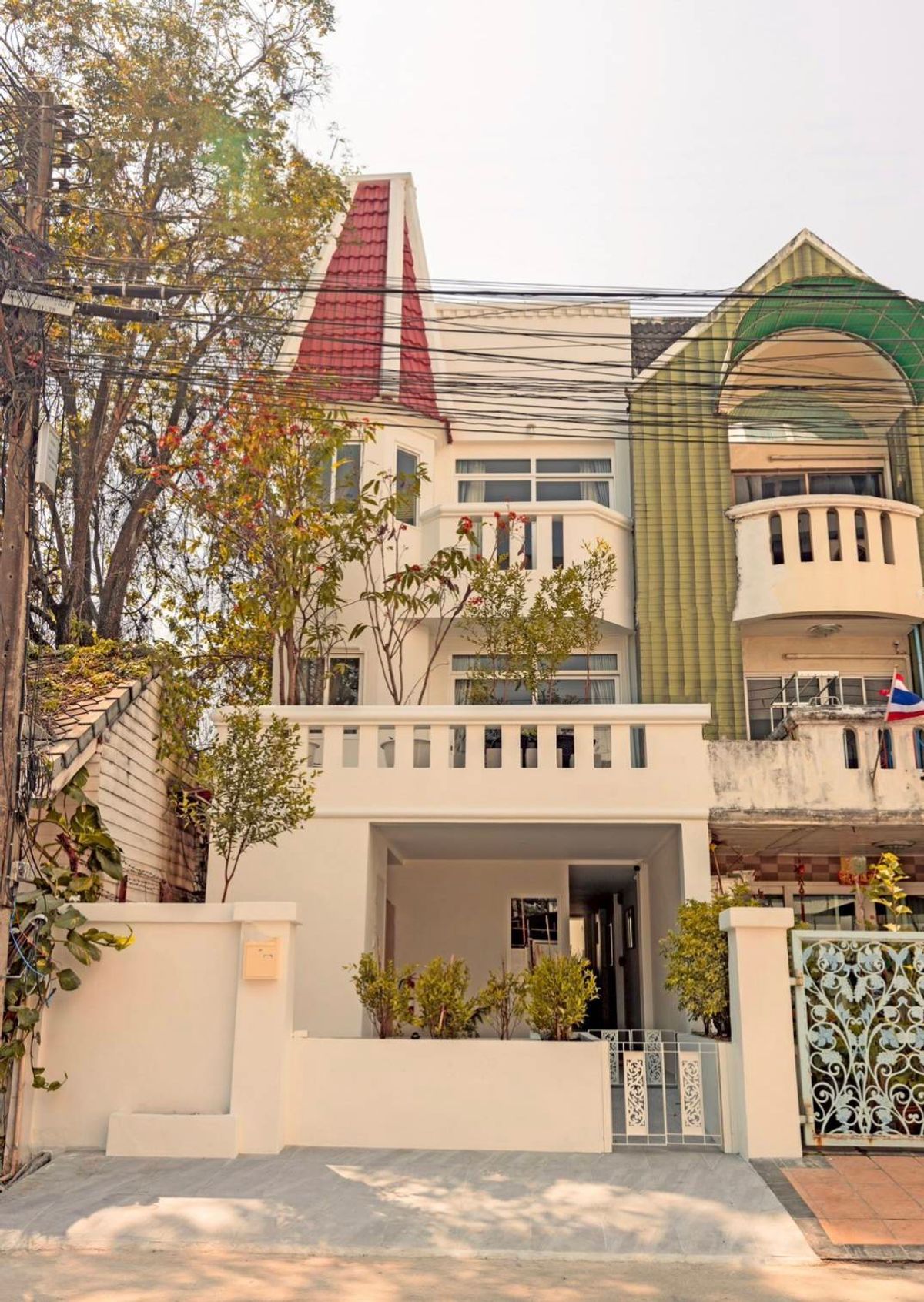 For SaleTownhomeChiang Mai : 3 -story townhouse for sale in the heart of Chiang Mai, a gold location near Tha Phae -Khu Mueang Road - Night Bazaar - Wua Lai Road