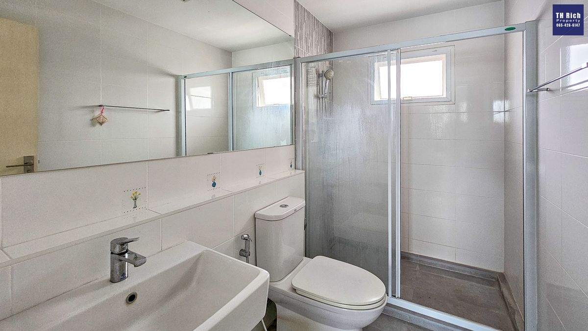 For SaleHouseBangna, Bearing, Lasalle : House for sale in Chaiyapruek Bangna, Km. 7, near Mega Bangna, 3 bedrooms, 3 water, 58 sq.w., complete with good location. Convenient to travel. Price 6.89 Delete.