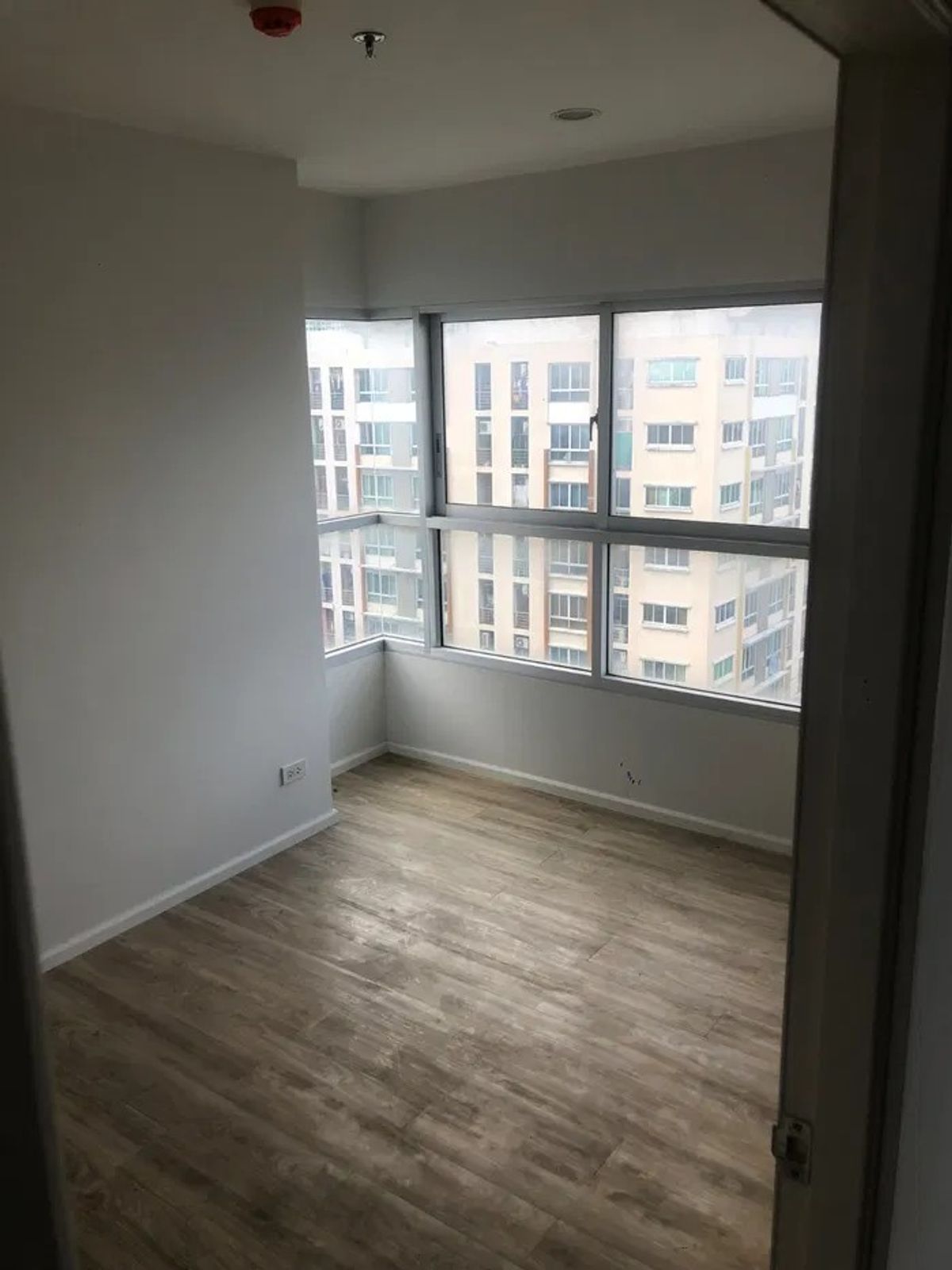 For SaleCondoRathburana, Suksawat : (Code T098) Sell Issi Condo Suksawat Condo: Iszy Condo Suksawat near Big C Rat Burana