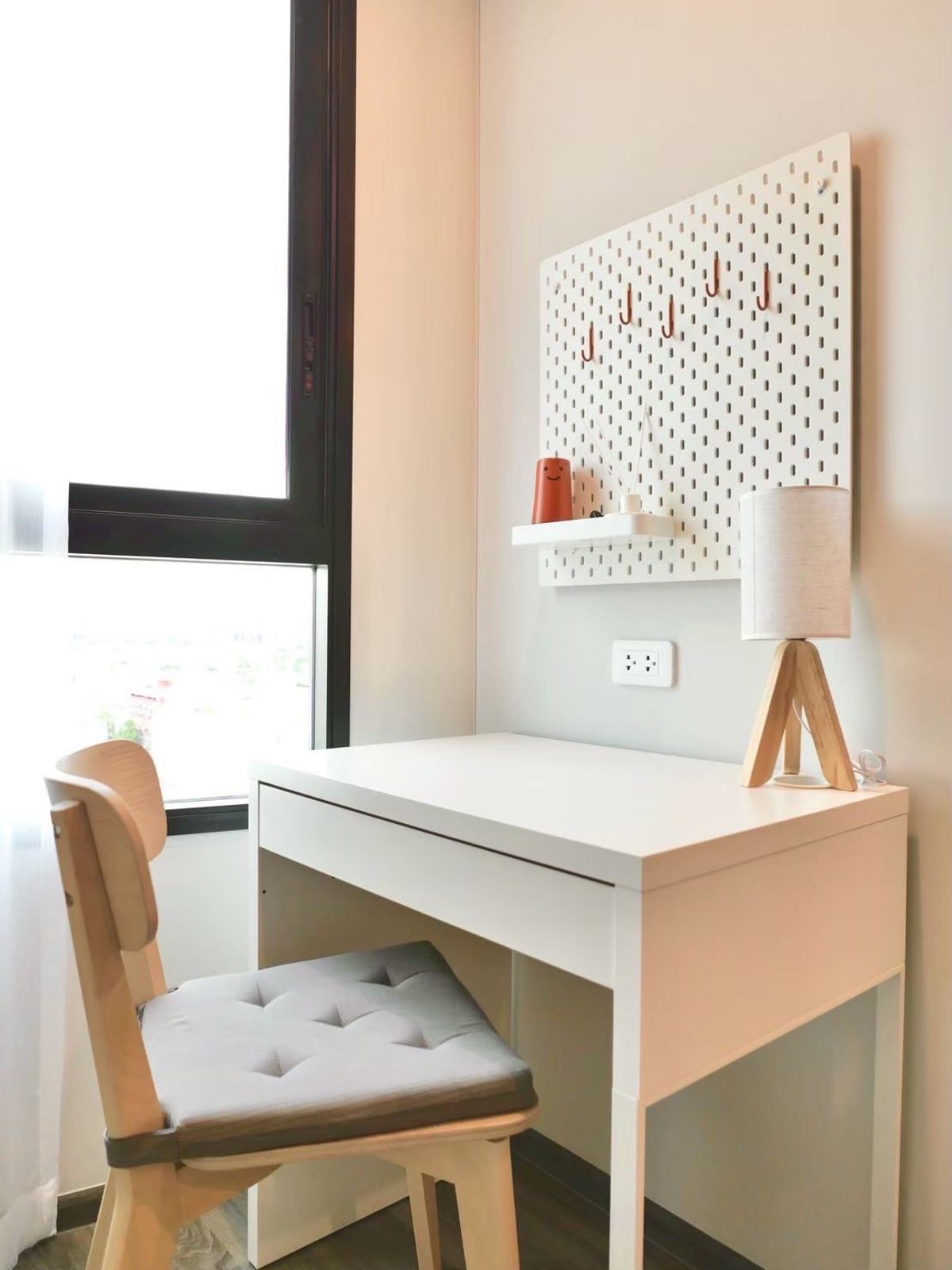 ให้เช่าคอนโดเสรีไทย-นิด้า : ให้เช่า Ideo รามคำแหง - ลำสาลี สเตชั่น ห้องแต่งสวย เฟอร์ครบ พร้อมเข้าอยู่ ราคา 12000 ฿