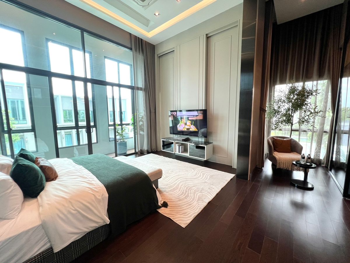 ขายบ้านนวมินทร์ รามอินทรา : 🔥Hot Deal ซื้อตรงโครงการ🔥Bangkok Boulevard Signature รามอินทรา - วัชรพล | บ้านเดี่ยว 2 ชั้น ขนาด 439 ตร.ม. 101.9 ตร.ว. | 4 ห้องนอน 5 ห้องน้ำ 4 ที่จอด เริ่ม 25.9 MB ติดต่อนัดชม Tel.0922635410 (เอิร์ธ)