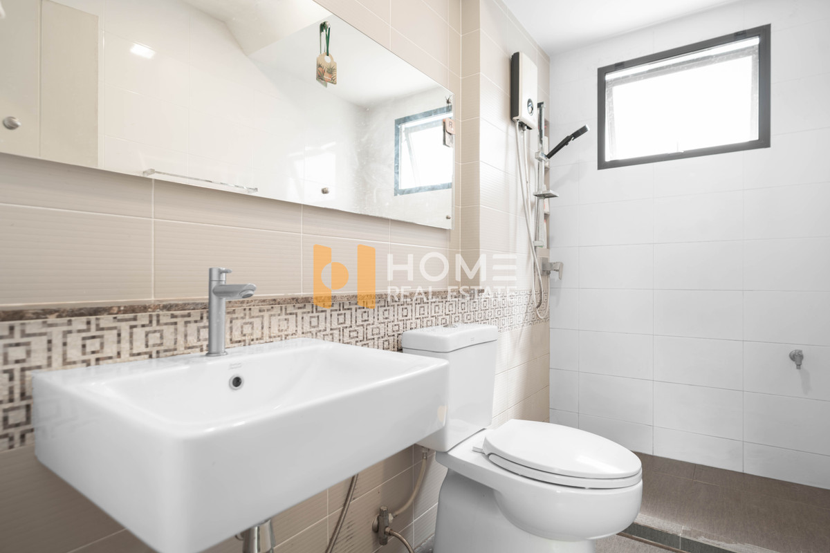 ขายบ้านลาดกระบัง สุวรรณภูมิ : บ้านแปลงมุม ไซส์กลาง แต่ราคาต่อตรว.ดีที่สุด!! 🔥 มัณฑนา อ่อนนุช - วงแหวน 4 / 4 ห้องนอน (ขาย), Manthana Onnut - Wongwan 4 / 4 Bedrooms (FOR SALE) FON241