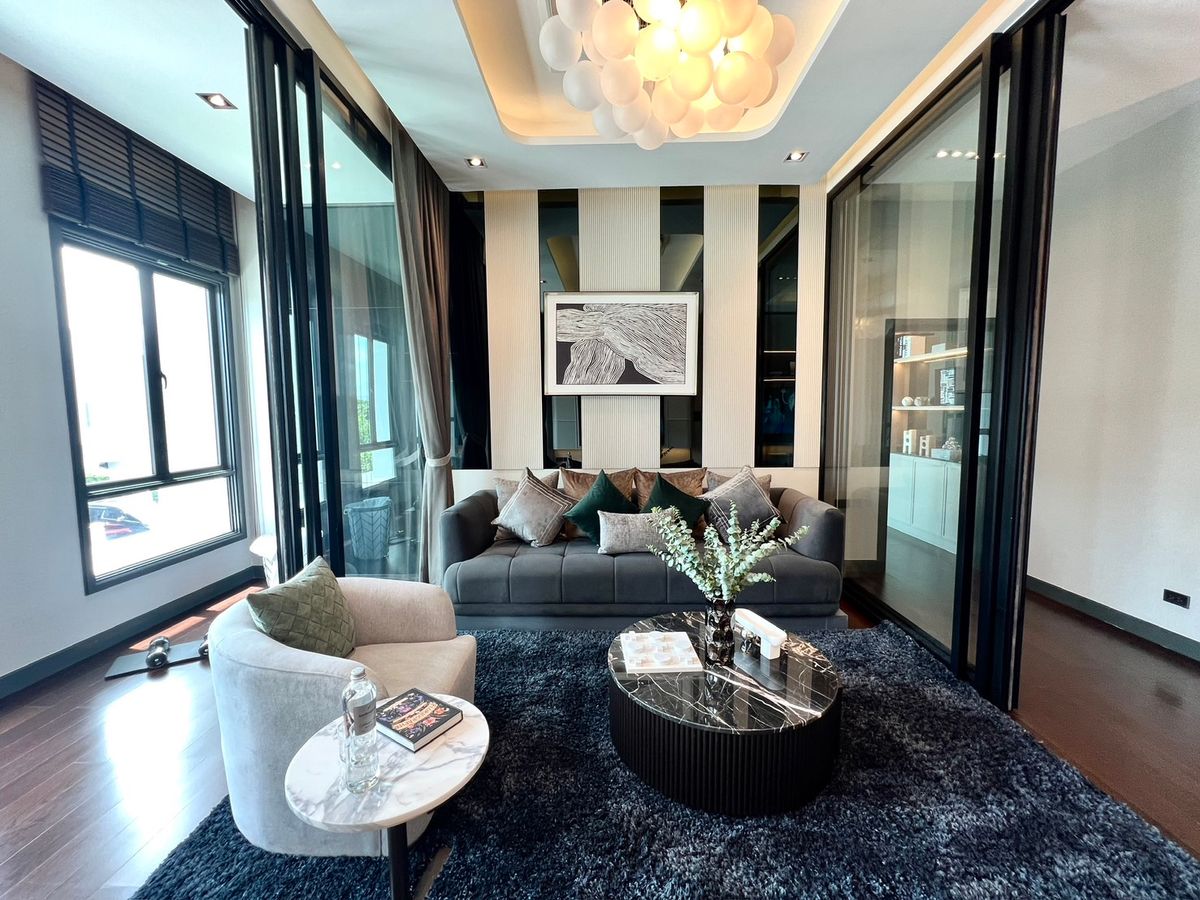 ขายบ้านนวมินทร์ รามอินทรา : 🔥Hot Deal ซื้อตรงโครงการ🔥Bangkok Boulevard Signature รามอินทรา - วัชรพล | บ้านเดี่ยว 2 ชั้น ขนาด 439 ตร.ม. 101.9 ตร.ว. | 4 ห้องนอน 5 ห้องน้ำ 4 ที่จอด เริ่ม 25.9 MB ติดต่อนัดชม Tel.0922635410 (เอิร์ธ)