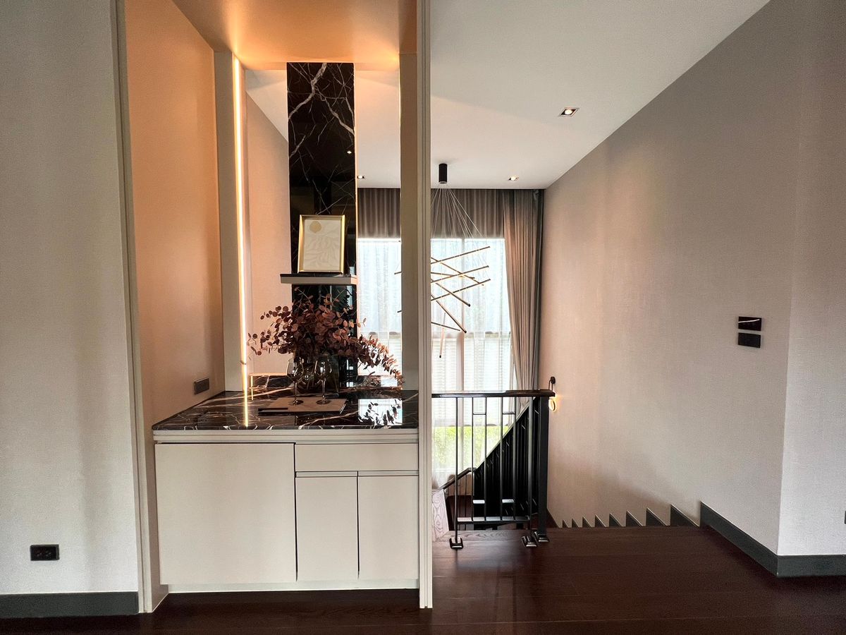 ขายบ้านนวมินทร์ รามอินทรา : 🔥Hot Deal ซื้อตรงโครงการ🔥Bangkok Boulevard Signature รามอินทรา - วัชรพล | บ้านเดี่ยว 2 ชั้น ขนาด 439 ตร.ม. 101.9 ตร.ว. | 4 ห้องนอน 5 ห้องน้ำ 4 ที่จอด เริ่ม 25.9 MB ติดต่อนัดชม Tel.0922635410 (เอิร์ธ)