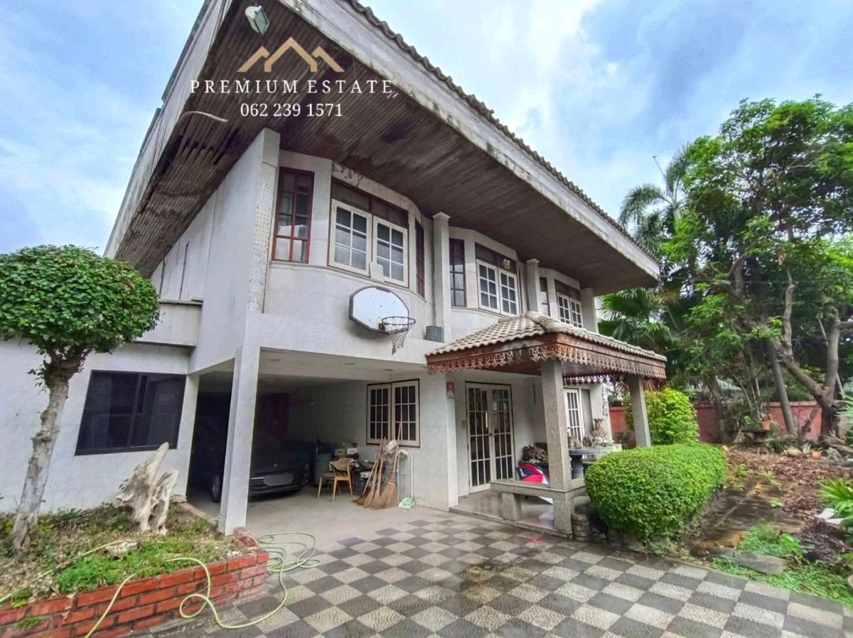 For SaleLandSukhumvit, Asoke, Thonglor : Land for sale, Golden Ekkamai 102 sq.w., with old house