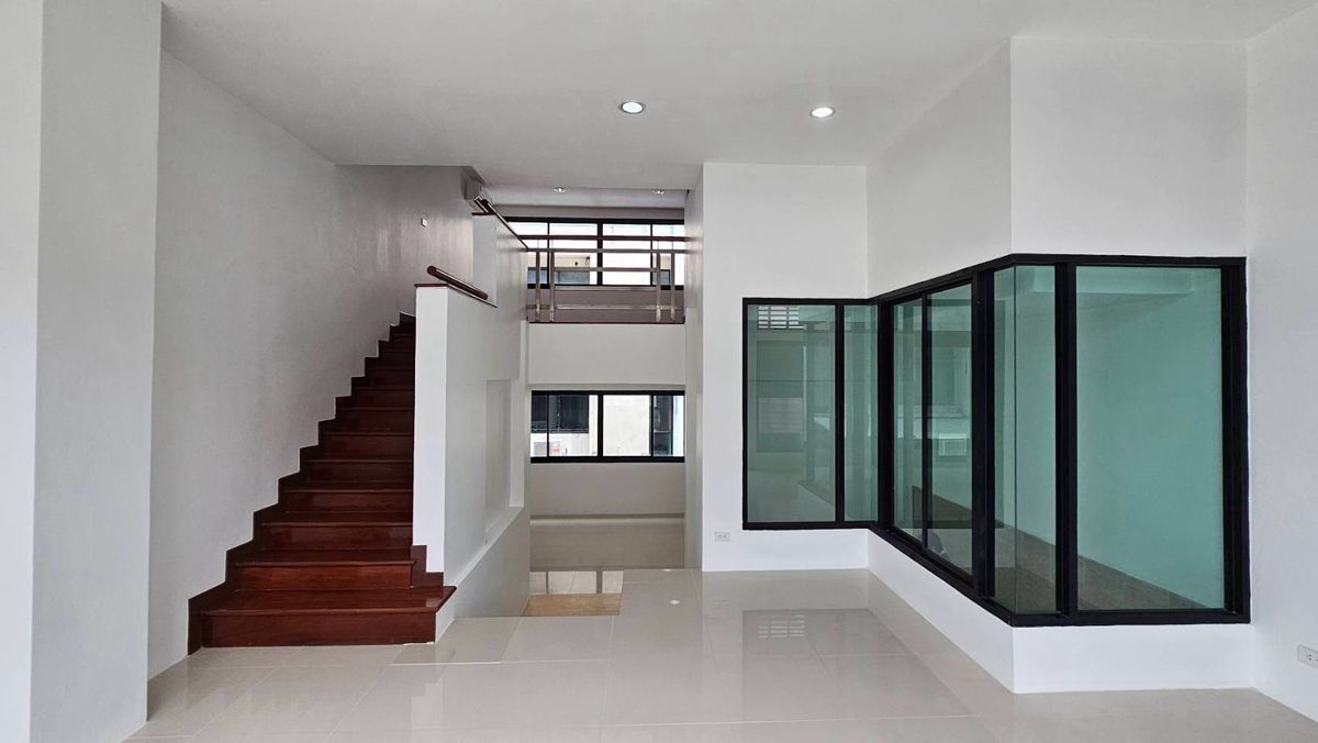 ขายทาวน์โฮมเลียบทางด่วนรามอินทรา : ขายทาวน์โฮม ทาวน์อินทาวน์ ศรีวรา กรุงเทพ | Townhome for Sale – Town in Town, Sriwara, Bangkok | 曼谷 Sriwara Town in Town 联排别墅出售