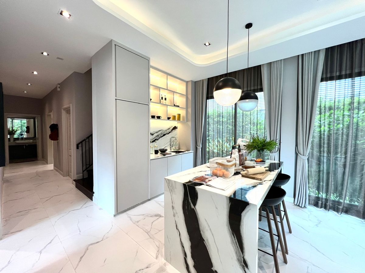 ขายบ้านนวมินทร์ รามอินทรา : 🔥Hot Deal โปรโมชั่นลดโหด🔥Bangkok Boulevard Signature รามอินทรา - วัชรพล | บ้านเดี่ยว 2 ชั้น ขนาด 391 ตร.ม. 87.4 ตร.ว. | 4 ห้องนอน 5 ห้องน้ำ 4 ที่จอด เริ่ม 20 MB ติดต่อนัดชม Tel.0922635410 (เอิร์ธ)