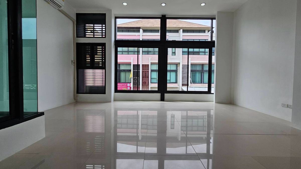 ขายทาวน์โฮมเลียบทางด่วนรามอินทรา : ขายทาวน์โฮม ทาวน์อินทาวน์ ศรีวรา กรุงเทพ | Townhome for Sale – Town in Town, Sriwara, Bangkok | 曼谷 Sriwara Town in Town 联排别墅出售