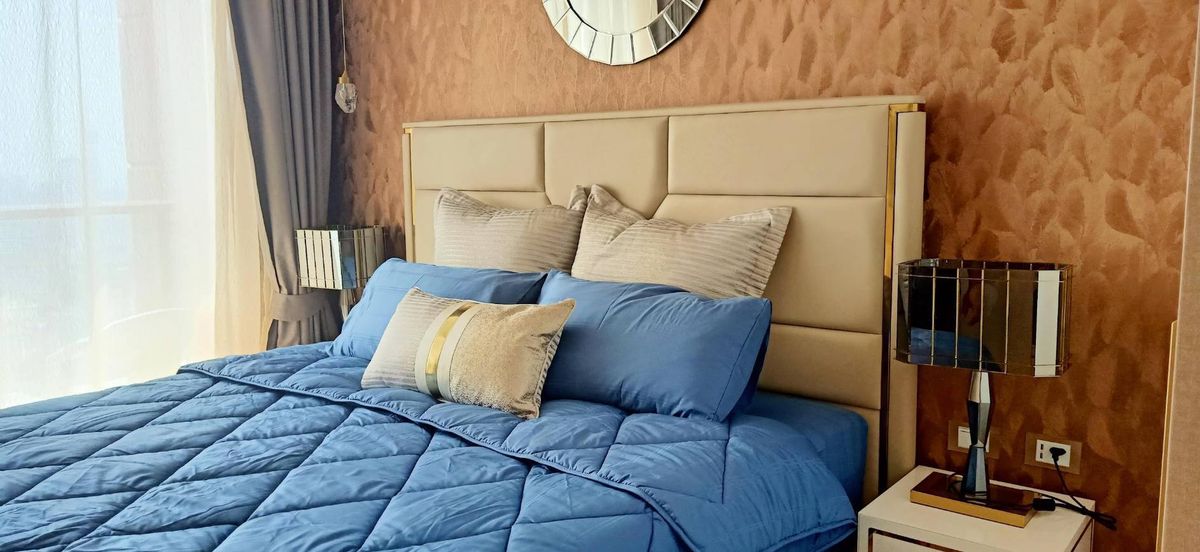 For RentCondoPattaya, Bangsaen, Chonburi : Beautiful high condo, decorated room, ready to be on the 34th floor, beautiful sea view, complete facilities Many layers of swimming pool