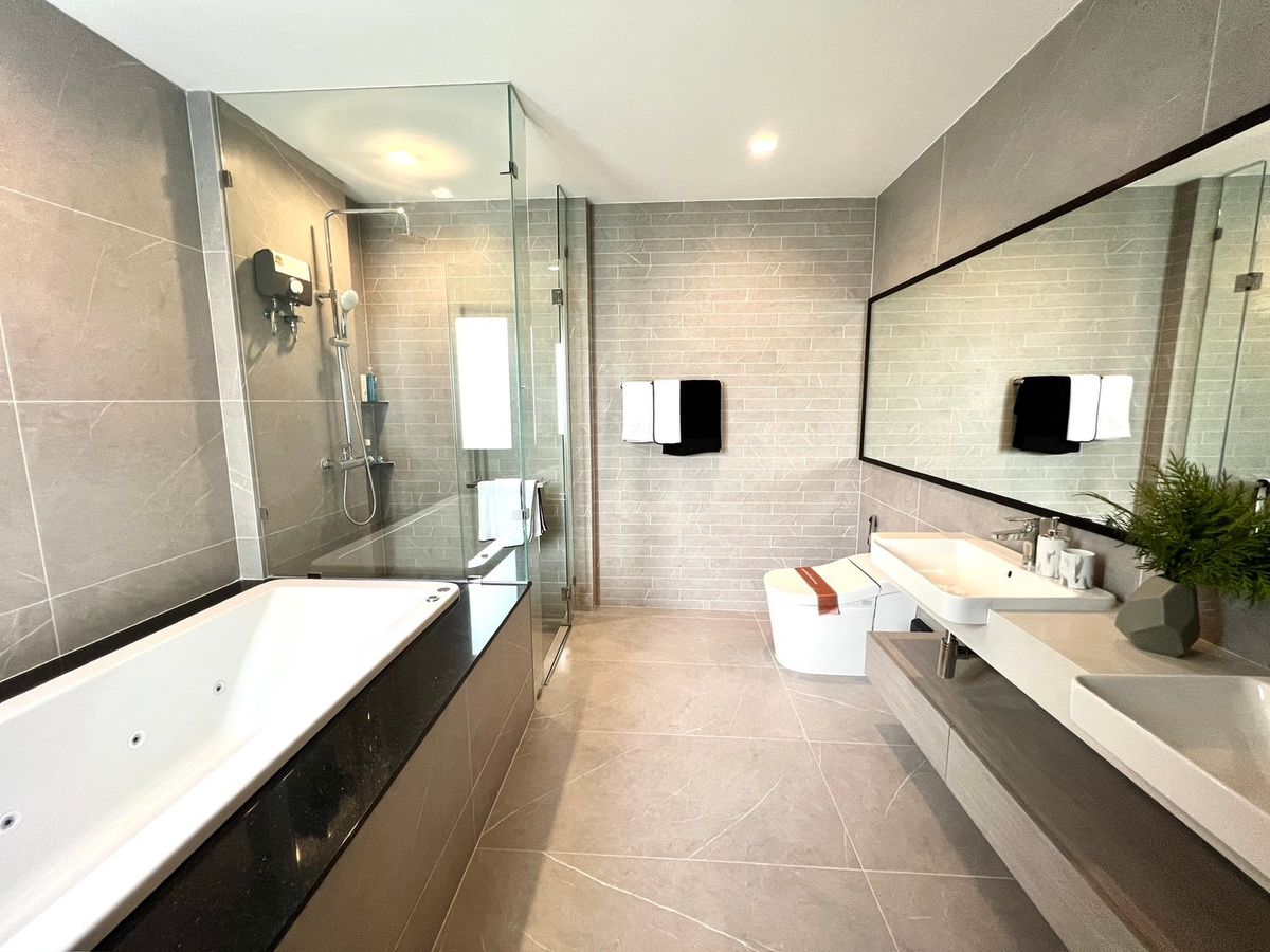 ขายบ้านนวมินทร์ รามอินทรา : 🔥Hot Deal ซื้อตรงโครงการ🔥Bangkok Boulevard Signature รามอินทรา - วัชรพล | บ้านเดี่ยว 2 ชั้น ขนาด 439 ตร.ม. 101.9 ตร.ว. | 4 ห้องนอน 5 ห้องน้ำ 4 ที่จอด เริ่ม 25.9 MB ติดต่อนัดชม Tel.0922635410 (เอิร์ธ)