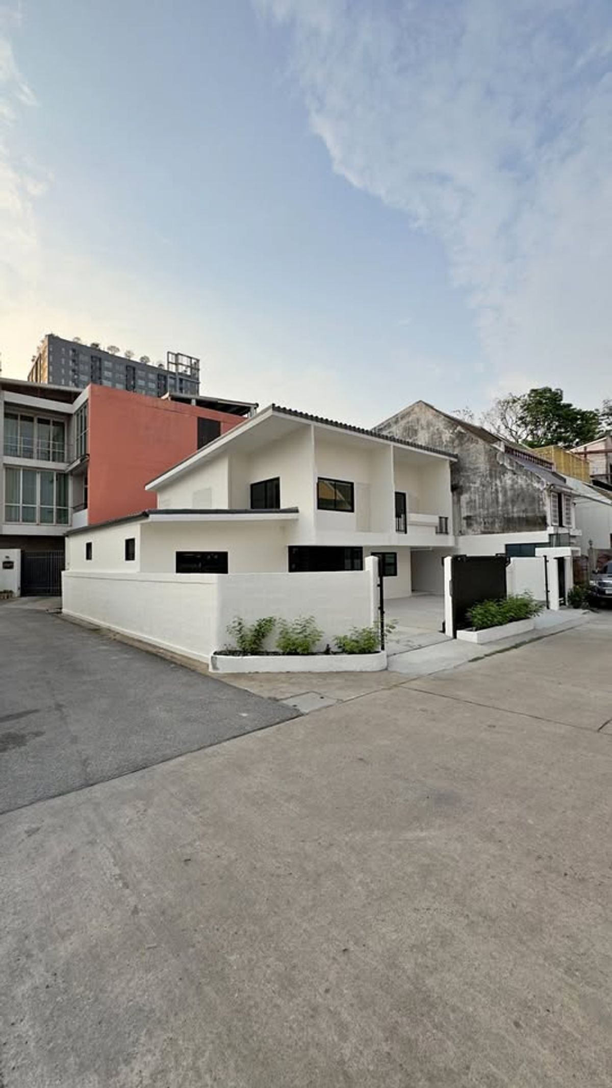 ให้เช่าบ้านพัฒนาการ ศรีนครินทร์ : HR2723บ้านเดี่ยว 2 ชั้น ซอยพัฒนาการ ใกล้ทางด่วน เหมาะอยู่อาศํยหรือทำเป็นออฟฟิศ