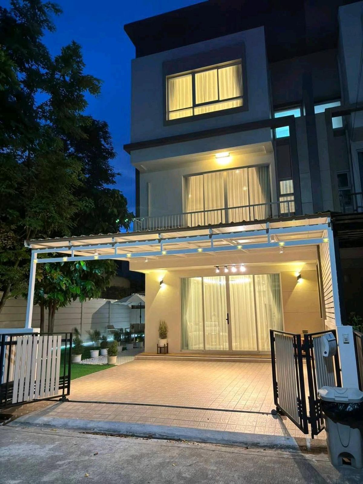 ให้เช่าทาวน์โฮมเกษตรศาสตร์ รัชโยธิน : 📣ให้เช่า 110,000 บาท หมู่บ้าน Lumpini Town Place Ratchayothin-Sena บ้านใหม่หลังมุมแต่งครบ - ไกล้รถไฟฟ้า BTS รัชโยธิน , เซ็นทรัลลาดพร้าว