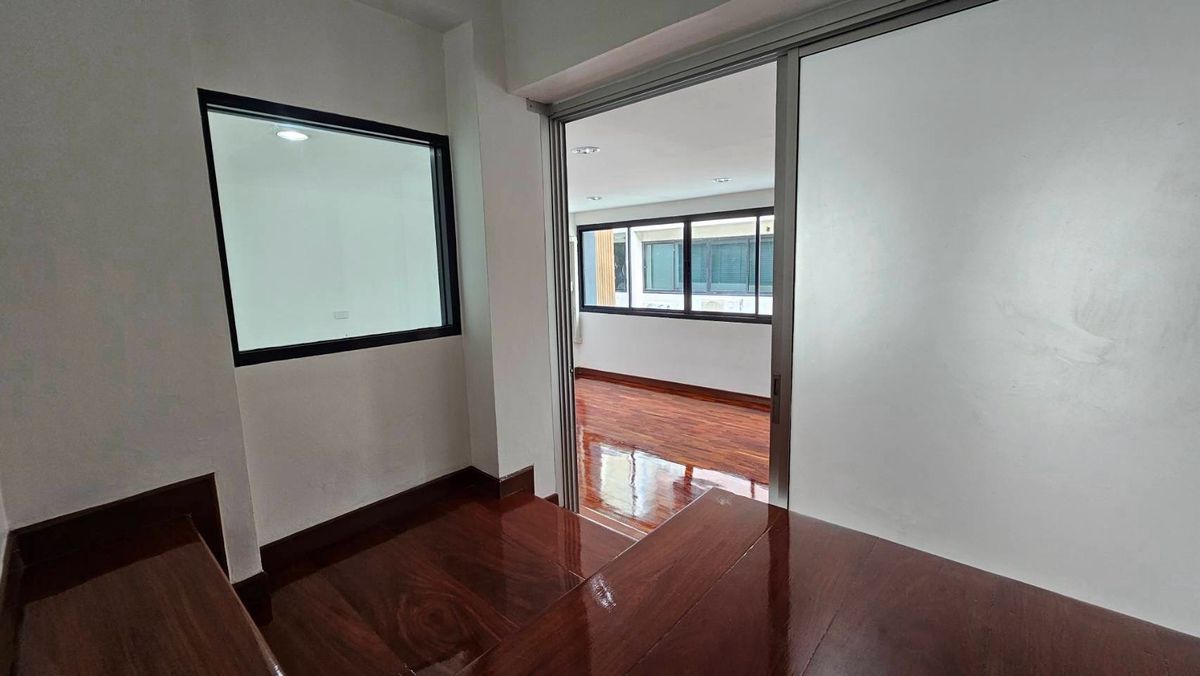 ขายทาวน์โฮมเลียบทางด่วนรามอินทรา : ขายทาวน์โฮม ทาวน์อินทาวน์ ศรีวรา กรุงเทพ | Townhome for Sale – Town in Town, Sriwara, Bangkok | 曼谷 Sriwara Town in Town 联排别墅出售