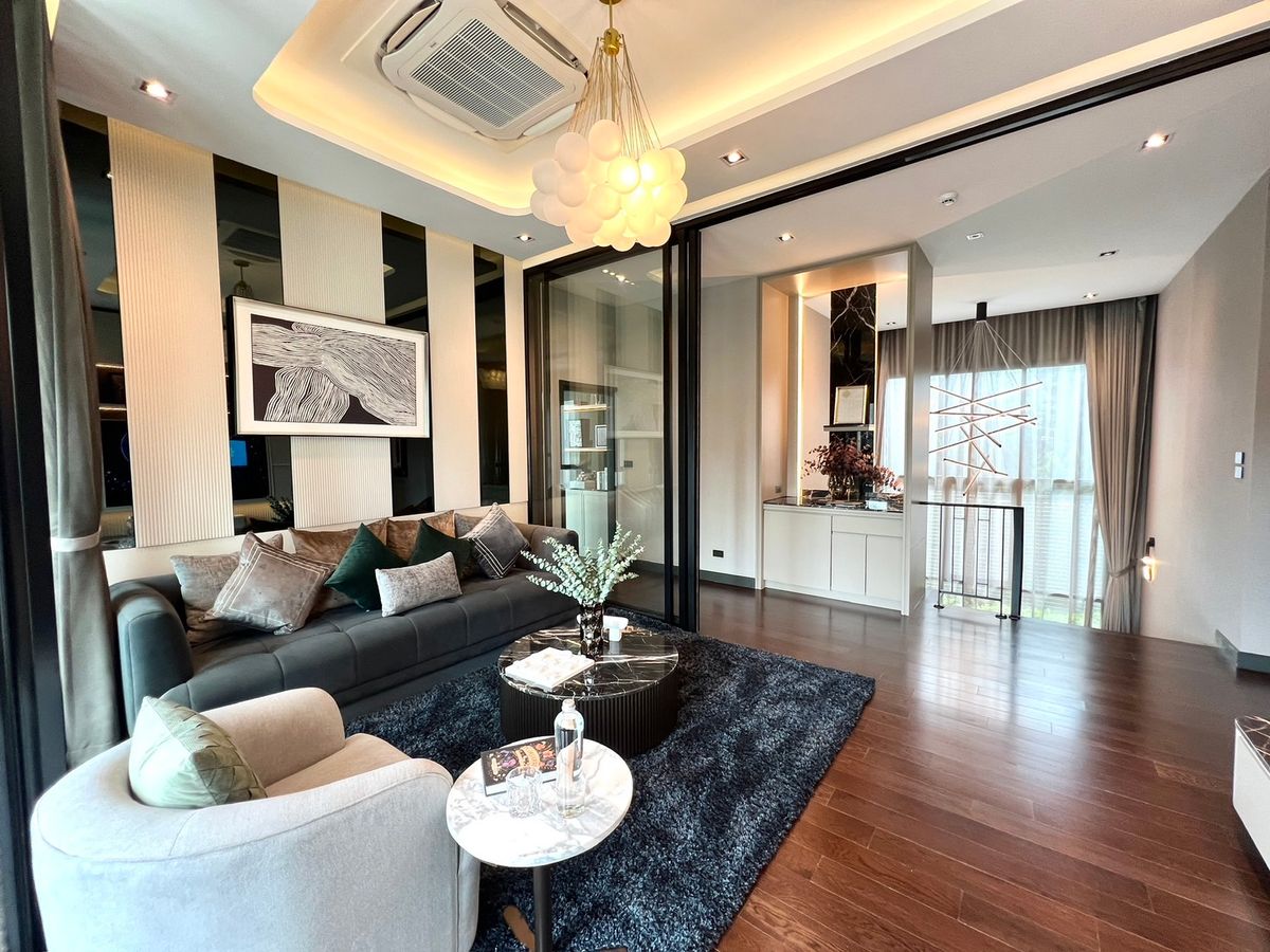 ขายบ้านนวมินทร์ รามอินทรา : 🔥Hot Deal ซื้อตรงโครงการ🔥Bangkok Boulevard Signature รามอินทรา - วัชรพล | บ้านเดี่ยว 2 ชั้น ขนาด 439 ตร.ม. 101.9 ตร.ว. | 4 ห้องนอน 5 ห้องน้ำ 4 ที่จอด เริ่ม 25.9 MB ติดต่อนัดชม Tel.0922635410 (เอิร์ธ)