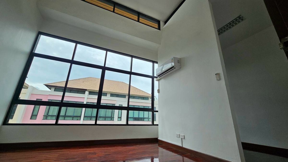 ขายทาวน์โฮมเลียบทางด่วนรามอินทรา : ขายทาวน์โฮม ทาวน์อินทาวน์ ศรีวรา กรุงเทพ | Townhome for Sale – Town in Town, Sriwara, Bangkok | 曼谷 Sriwara Town in Town 联排别墅出售