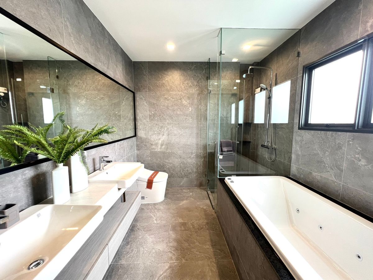 ขายบ้านนวมินทร์ รามอินทรา : 🔥Hot Deal โปรโมชั่นลดโหด🔥Bangkok Boulevard Signature รามอินทรา - วัชรพล | บ้านเดี่ยว 2 ชั้น ขนาด 391 ตร.ม. 87.4 ตร.ว. | 4 ห้องนอน 5 ห้องน้ำ 4 ที่จอด เริ่ม 20 MB ติดต่อนัดชม Tel.0922635410 (เอิร์ธ)