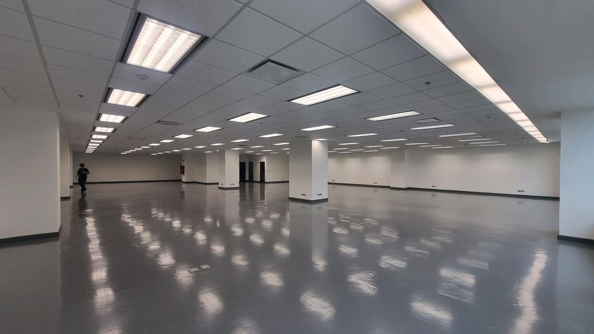 For RentOfficeWitthayu, Chidlom, Langsuan, Ploenchit : For Rent: Office Space 900 baht/sqm. near BTS Phloen Chit & Chit Lom
Open-plan layout | 531 sq.m
