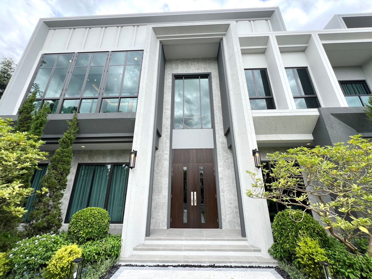 ขายบ้านนวมินทร์ รามอินทรา : 🔥Special price ราคาโปรพิเศษ🔥Bangkok Boulevard Signature รามอินทรา - วัชรพล | บ้านเดี่ยว 2 ชั้น ขนาด 516 ตร.ม. 125.1 ตร.ว. | 4 ห้องนอน 5 ห้องน้ำ 4 ที่จอด เริ่ม 29.9 MB ติดต่อนัดชม Tel.0922635410 (เอิร์ธ)