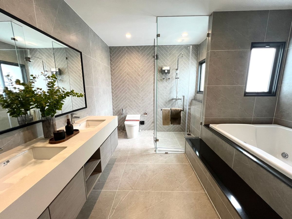 ขายบ้านนวมินทร์ รามอินทรา : 🔥Special price ราคาโปรพิเศษ🔥Bangkok Boulevard Signature รามอินทรา - วัชรพล | บ้านเดี่ยว 2 ชั้น ขนาด 516 ตร.ม. 125.1 ตร.ว. | 4 ห้องนอน 5 ห้องน้ำ 4 ที่จอด เริ่ม 29.9 MB ติดต่อนัดชม Tel.0922635410 (เอิร์ธ)