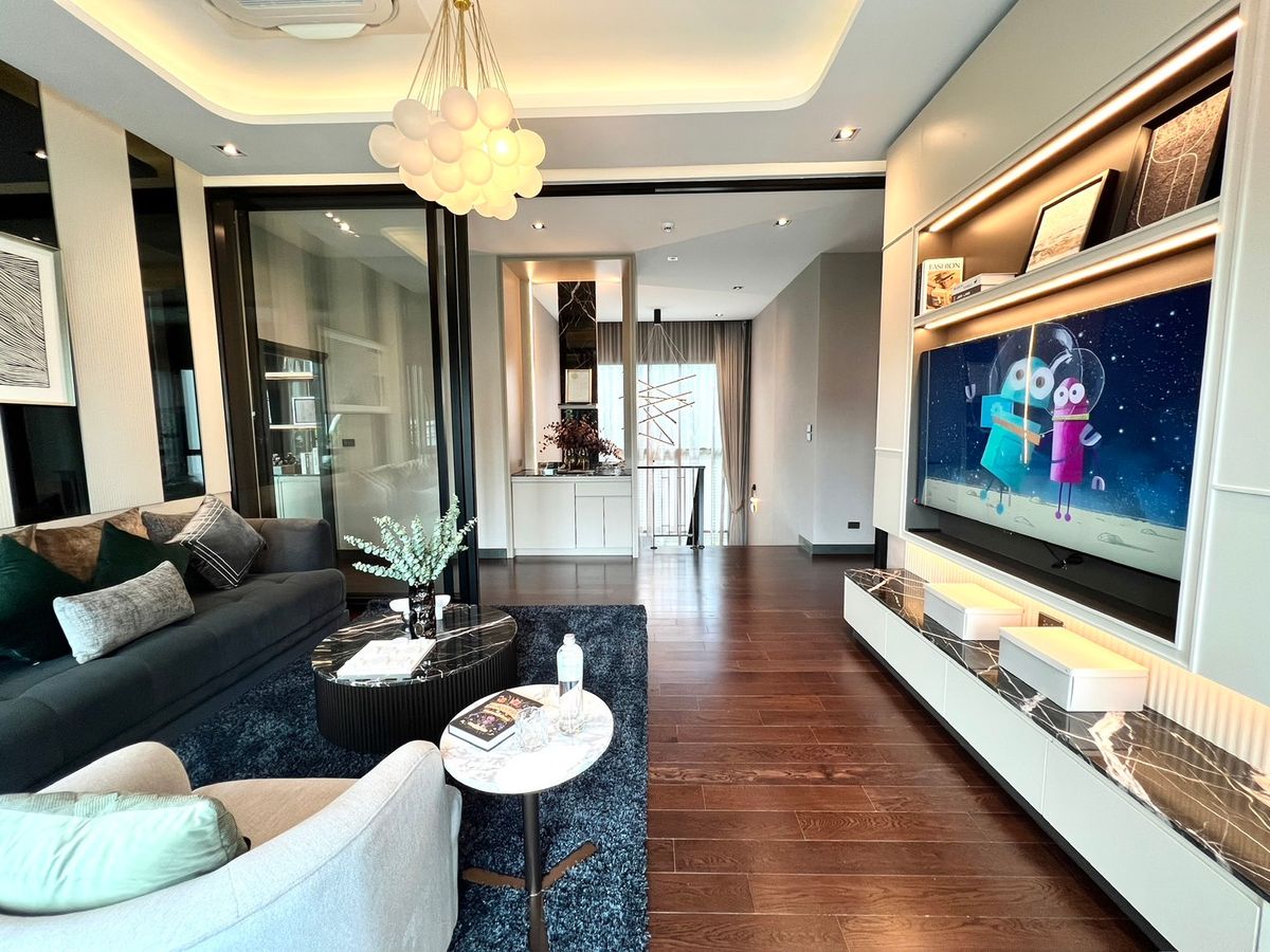 ขายบ้านนวมินทร์ รามอินทรา : 🔥Hot Deal ซื้อตรงโครงการ🔥Bangkok Boulevard Signature รามอินทรา - วัชรพล | บ้านเดี่ยว 2 ชั้น ขนาด 439 ตร.ม. 101.9 ตร.ว. | 4 ห้องนอน 5 ห้องน้ำ 4 ที่จอด เริ่ม 25.9 MB ติดต่อนัดชม Tel.0922635410 (เอิร์ธ)