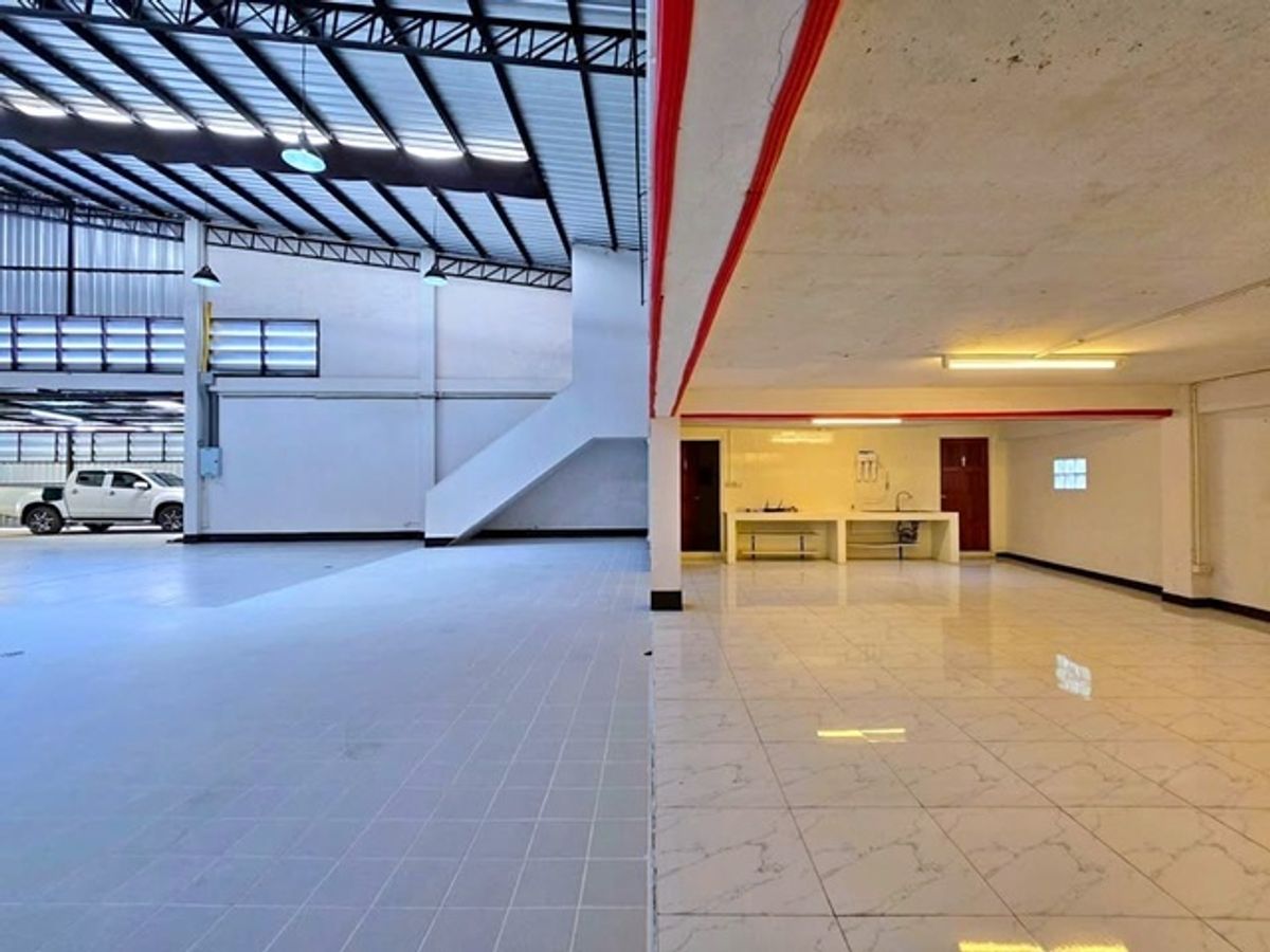 For RentWarehouseSapankwai,Jatujak : Big C Lat Phrao2 1.5 km. MRT Ratchadaphisek 900 m. Ratchada-Sutthisan intersection Warehouse for ren