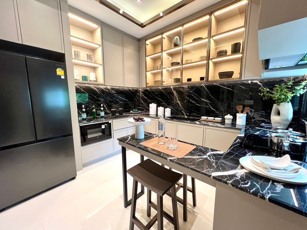 ขายบ้านนวมินทร์ รามอินทรา : 🔥Hot Deal ซื้อตรงโครงการ🔥Bangkok Boulevard Signature รามอินทรา - วัชรพล | บ้านเดี่ยว 2 ชั้น ขนาด 439 ตร.ม. 101.9 ตร.ว. | 4 ห้องนอน 5 ห้องน้ำ 4 ที่จอด เริ่ม 25.9 MB ติดต่อนัดชม Tel.0922635410 (เอิร์ธ)