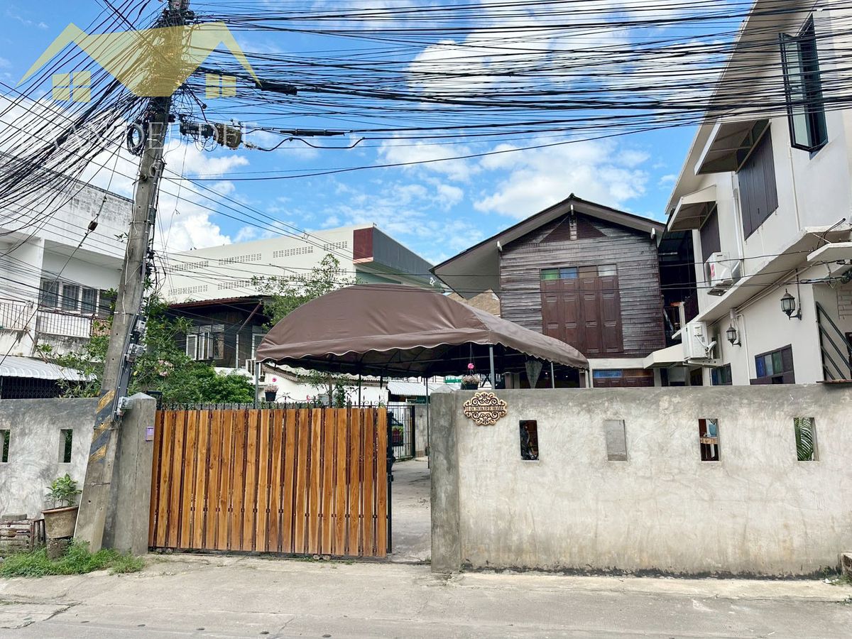 For RentHouseChiang Mai : House for rent, 30,000 baht per month, near Prince Royal School, only 5 minutes. No.1H637