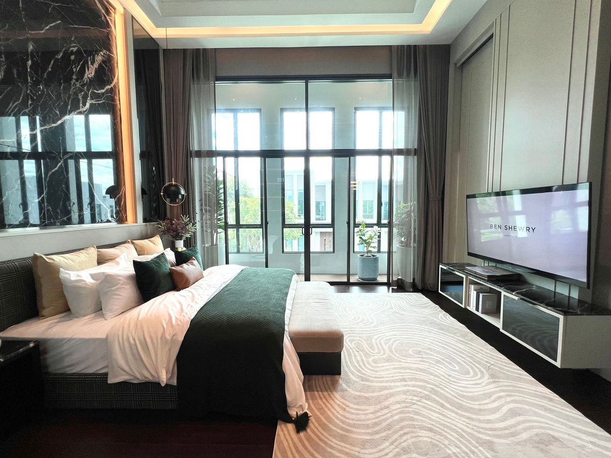 ขายบ้านนวมินทร์ รามอินทรา : 🔥Hot Deal ซื้อตรงโครงการ🔥Bangkok Boulevard Signature รามอินทรา - วัชรพล | บ้านเดี่ยว 2 ชั้น ขนาด 439 ตร.ม. 101.9 ตร.ว. | 4 ห้องนอน 5 ห้องน้ำ 4 ที่จอด เริ่ม 25.9 MB ติดต่อนัดชม Tel.0922635410 (เอิร์ธ)