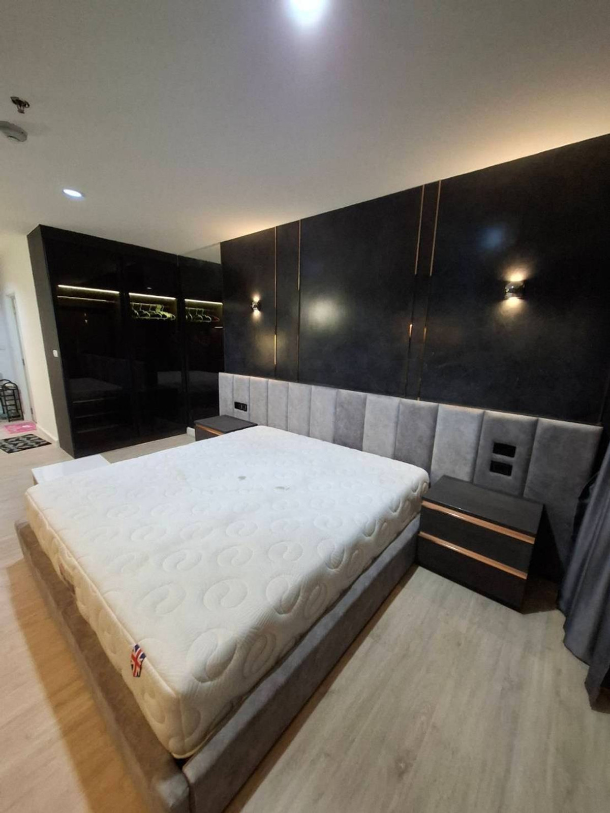 For SaleCondoPattanakan, Srinakarin : Next to the BTS Yellow Line, Hua Mak Station, near the Airport Link