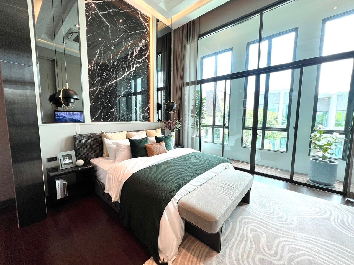 ขายบ้านนวมินทร์ รามอินทรา : 🔥Hot Deal ซื้อตรงโครงการ🔥Bangkok Boulevard Signature รามอินทรา - วัชรพล | บ้านเดี่ยว 2 ชั้น ขนาด 439 ตร.ม. 101.9 ตร.ว. | 4 ห้องนอน 5 ห้องน้ำ 4 ที่จอด เริ่ม 25.9 MB ติดต่อนัดชม Tel.0922635410 (เอิร์ธ)