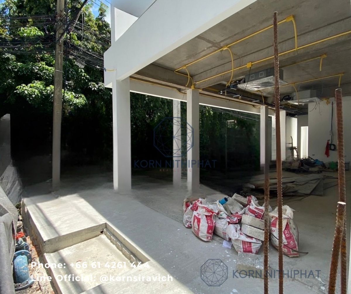 For RentRetail SpaceSukhumvit, Asoke, Thonglor : Rent a shop, 70 sq.m., Asoke, Sukhumvit, Bangkok for easy decoration business, beautiful design, 3 car parking