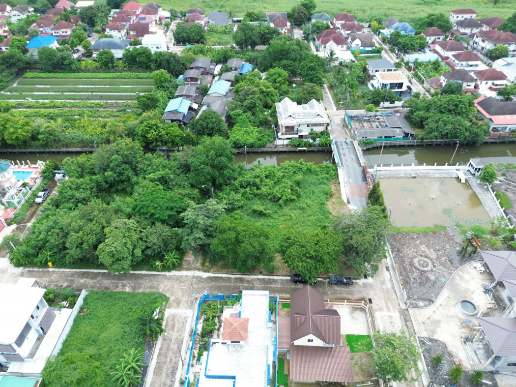 ขายที่ดินพุทธมณฑล ศาลายา : ขายถูกที่สุด ที่ดินริมน้ำ หมู่บ้านกฤษดานคร ปิ่นเกล้า  319 ตรว บรรยากาศดีมาก KK