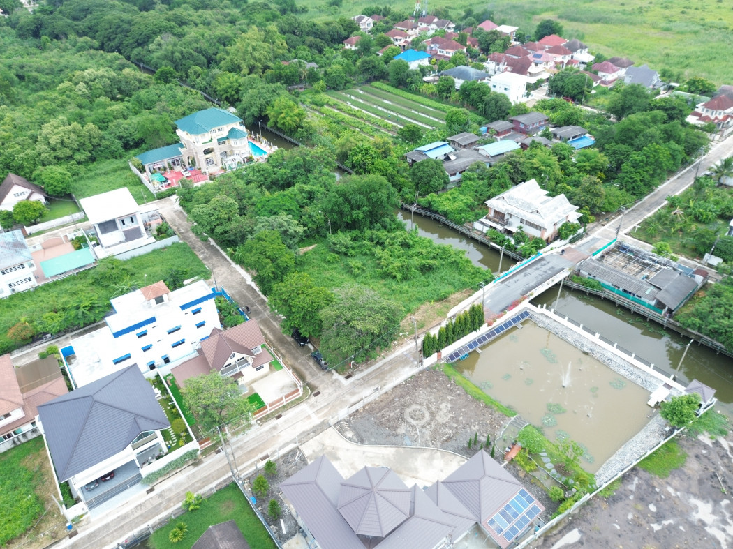 ขายที่ดินพุทธมณฑล ศาลายา : ขายถูกที่สุด ที่ดินริมน้ำ หมู่บ้านกฤษดานคร ปิ่นเกล้า  319 ตรว บรรยากาศดีมาก KK