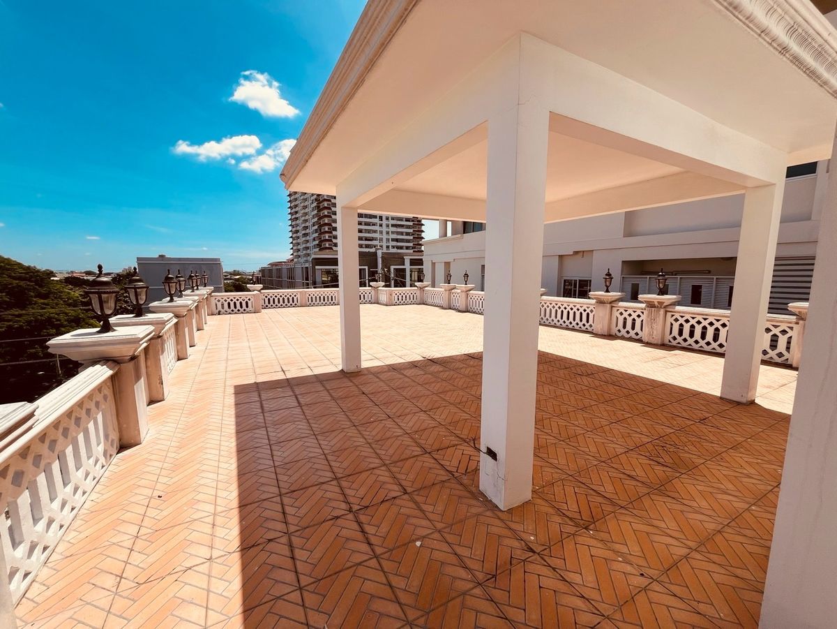 For RentOfficeRamkhamhaeng, Hua Mak : For Rental Commercial Office Building - Stand Alone - Large Parking Lots - Location on Town in Town (Ladprao) Bangkok, Thailand - Accepting Renovation and Register Company