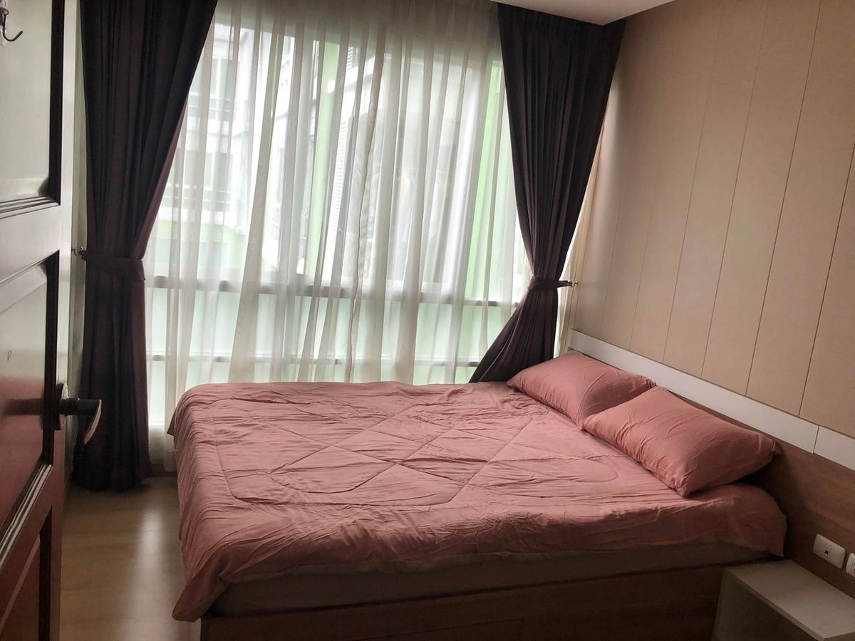 For RentCondoRatchadapisek, Huaikwang, Suttisan : 🌿 For Rent: Emerald Ratchada - 1 Bedroom | 32 SQ.M. | Only 12,000 THB/Month 🌿 📍 Great Location in Ratchadapisek Area 🚆 Near MRT Huai Khwang - Easy Access to the City ✅ Size: 32 SQ.M. ✅ 1 Bedroom | 1 Bathroom ✅ Fully Furnished & Amp; Ready to Move in ✅ qui