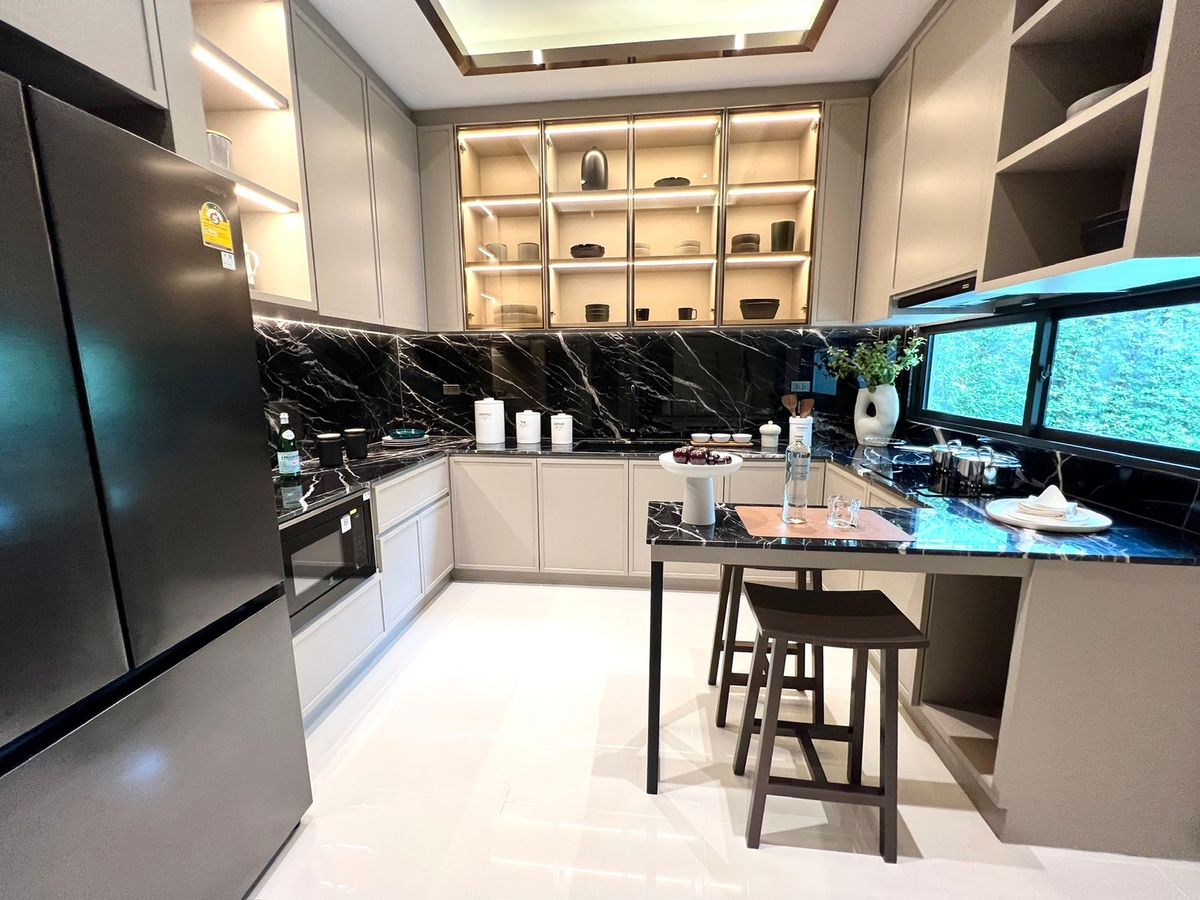 ขายบ้านนวมินทร์ รามอินทรา : 🔥Hot Deal ซื้อตรงโครงการ🔥Bangkok Boulevard Signature รามอินทรา - วัชรพล | บ้านเดี่ยว 2 ชั้น ขนาด 439 ตร.ม. 101.9 ตร.ว. | 4 ห้องนอน 5 ห้องน้ำ 4 ที่จอด เริ่ม 25.9 MB ติดต่อนัดชม Tel.0922635410 (เอิร์ธ)