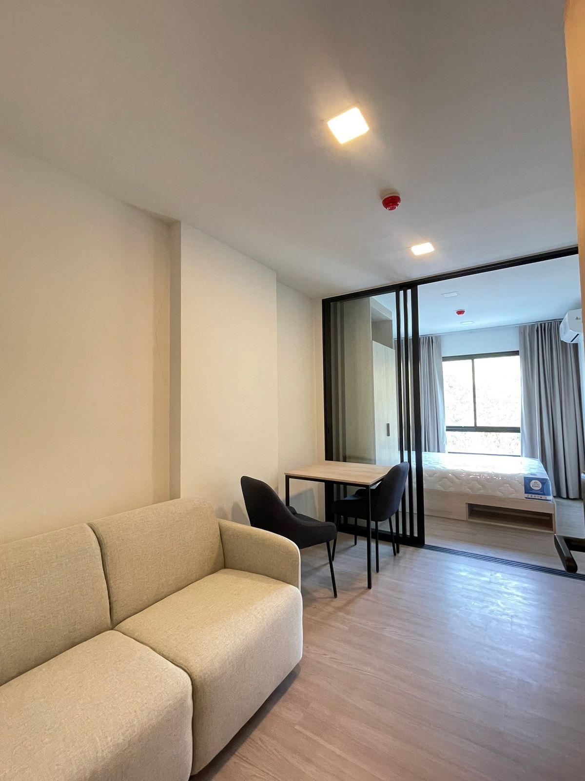 For RentCondoSriracha Laem Chabang Ban Bueng : 🏢 For Rent 💜 For Rent 🔹 DCONDO VALE Sriracha, a new condo ready to be near Kaset Sriracha University. Price 8,500/month