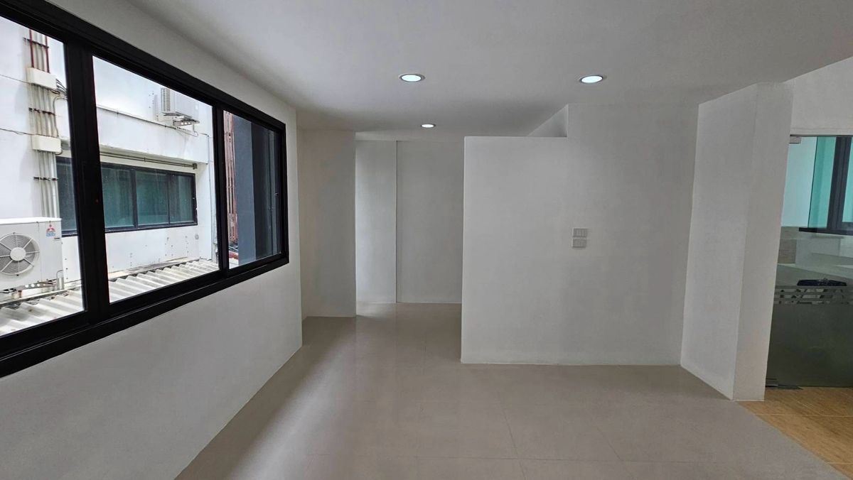 ขายทาวน์โฮมเลียบทางด่วนรามอินทรา : ขายทาวน์โฮม ทาวน์อินทาวน์ ศรีวรา กรุงเทพ | Townhome for Sale – Town in Town, Sriwara, Bangkok | 曼谷 Sriwara Town in Town 联排别墅出售