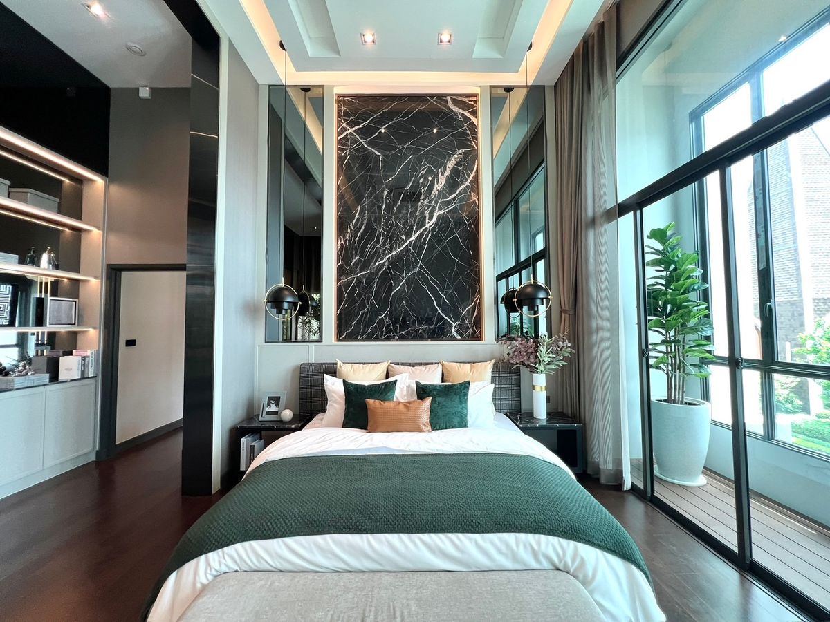 ขายบ้านนวมินทร์ รามอินทรา : 🔥Hot Deal ซื้อตรงโครงการ🔥Bangkok Boulevard Signature รามอินทรา - วัชรพล | บ้านเดี่ยว 2 ชั้น ขนาด 439 ตร.ม. 101.9 ตร.ว. | 4 ห้องนอน 5 ห้องน้ำ 4 ที่จอด เริ่ม 25.9 MB ติดต่อนัดชม Tel.0922635410 (เอิร์ธ)