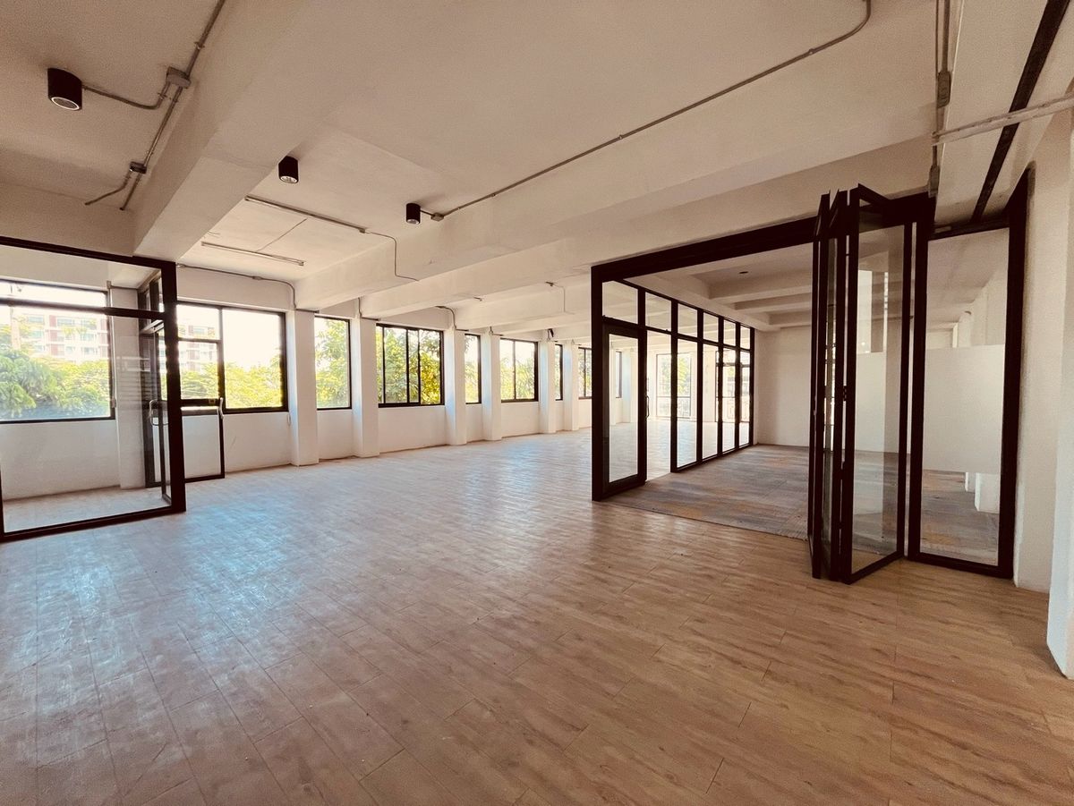 For RentOfficeRamkhamhaeng, Hua Mak : For Rental Commercial Office Building - Stand Alone - Large Parking Lots - Location on Town in Town (Ladprao) Bangkok, Thailand - Accepting Renovation and Register Company